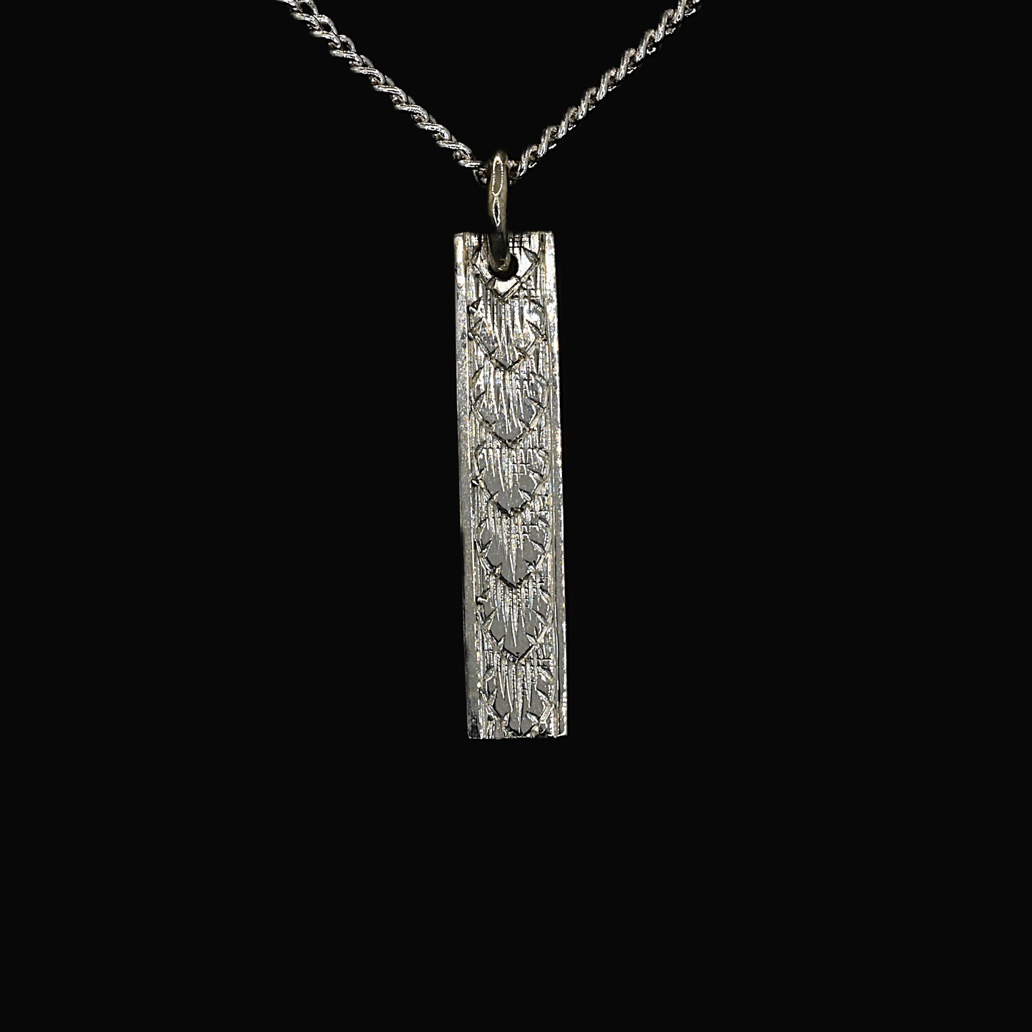 Border Pendant - Polished Oak Leaf