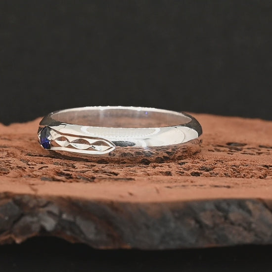 Engraved geometric sapphire ring