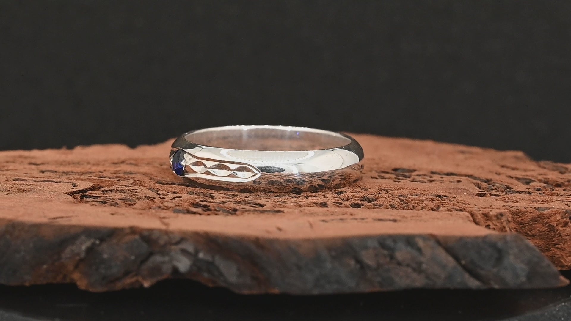 Engraved geometric sapphire ring